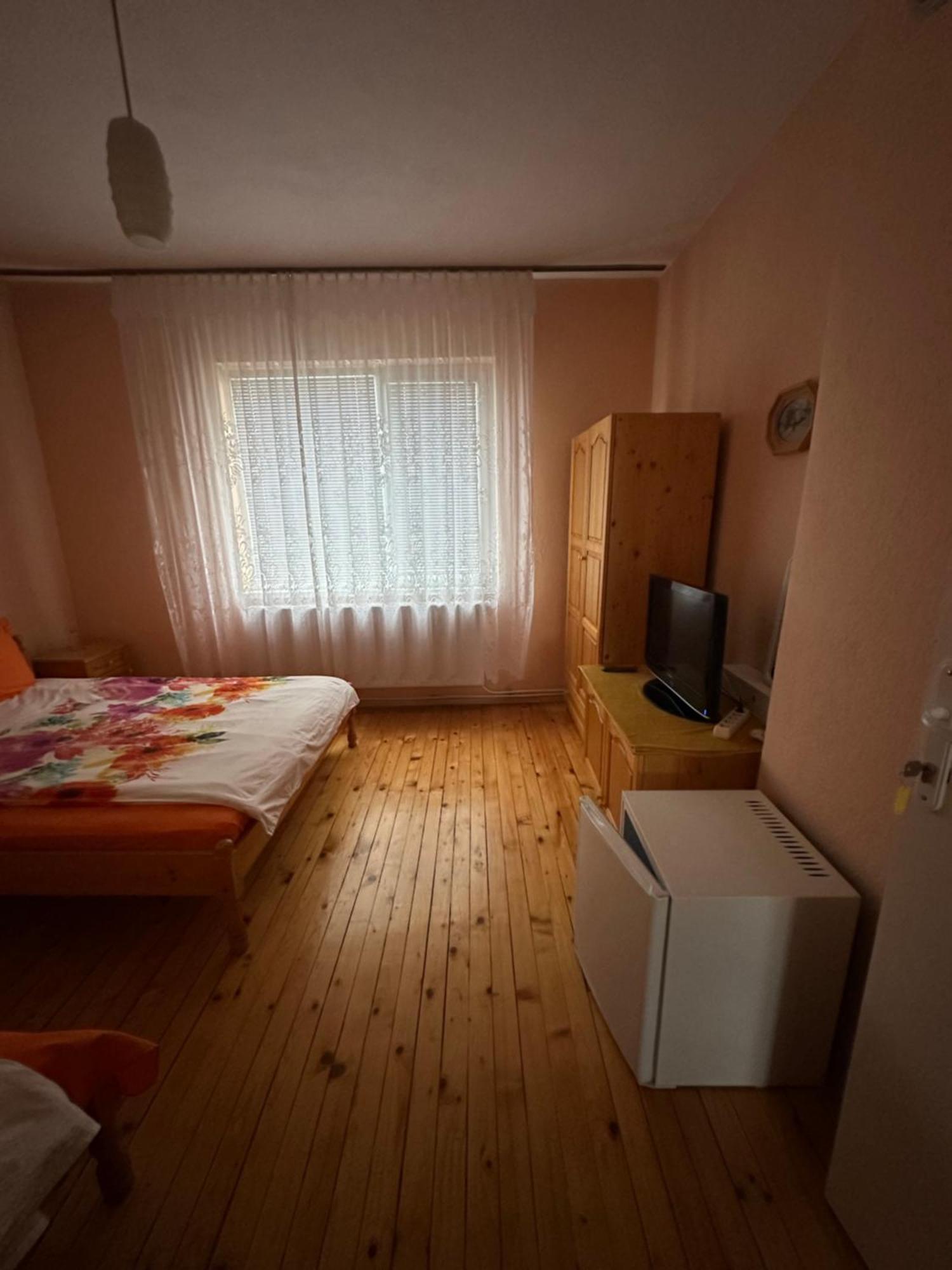 Velkovski Guest House Хисаря Екстер'єр фото