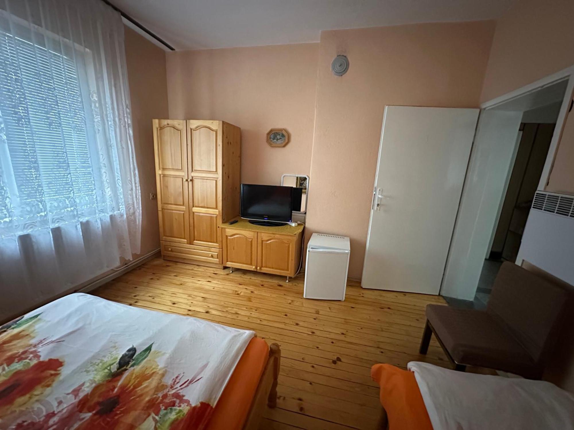 Velkovski Guest House Хисаря Екстер'єр фото