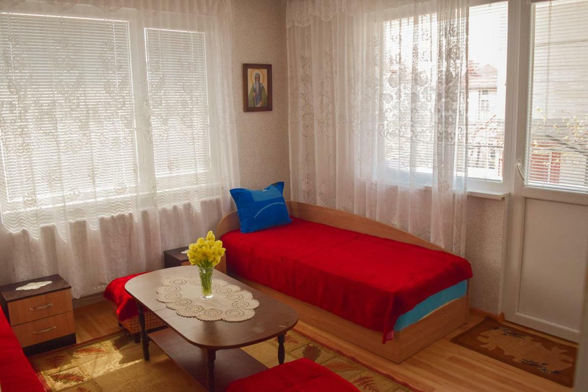 Velkovski Guest House Хисаря Екстер'єр фото