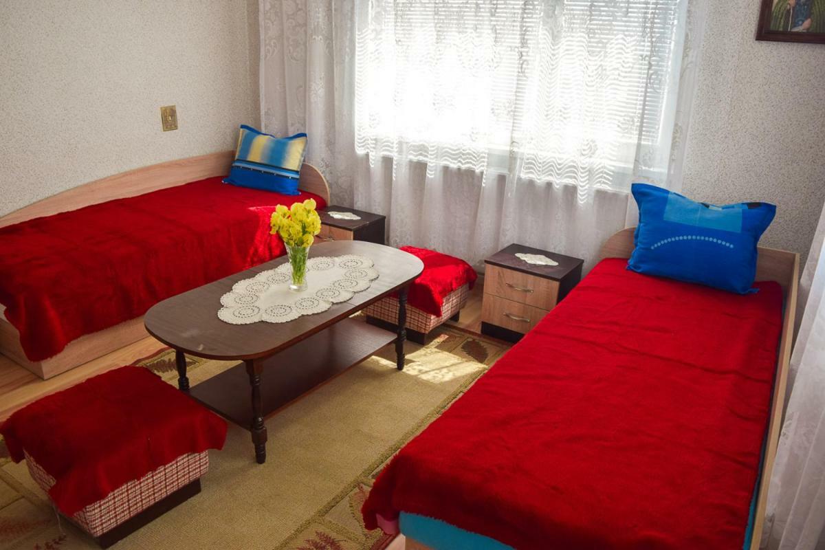 Velkovski Guest House Хисаря Екстер'єр фото