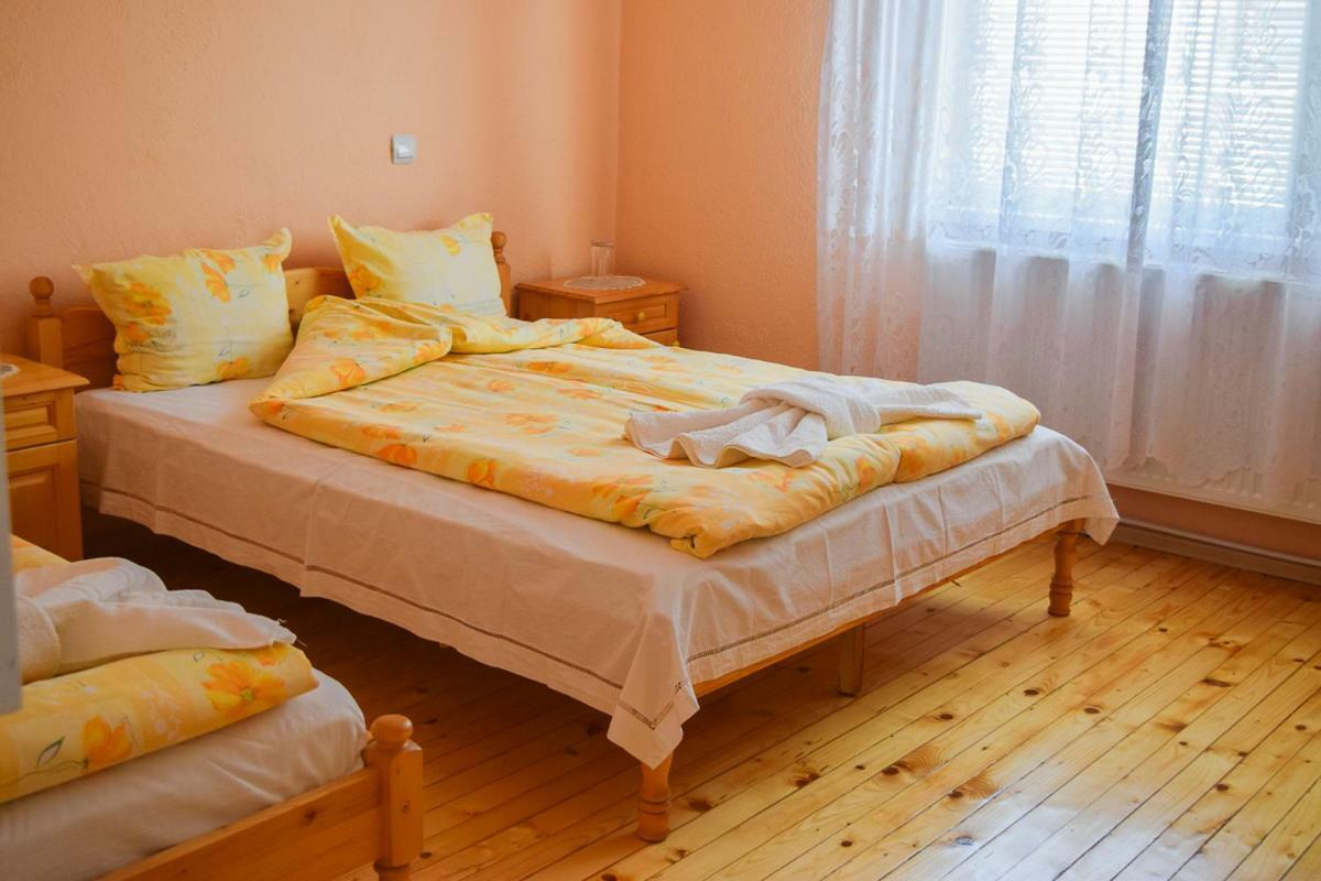 Velkovski Guest House Хисаря Екстер'єр фото